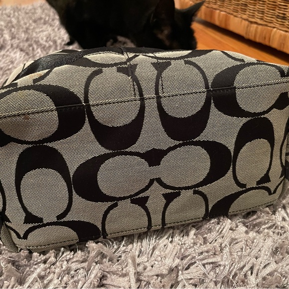 Vintage Coach tote. Authentic, reversible. Excellent condition. - Picture 8 of 9